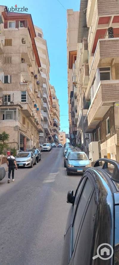لراغبى الفرص - للبيع - شقه 120 متر  بموقع متميز بشارع مصطفى لطفى المنفلوطى بستانلى وبالقرب من البحر