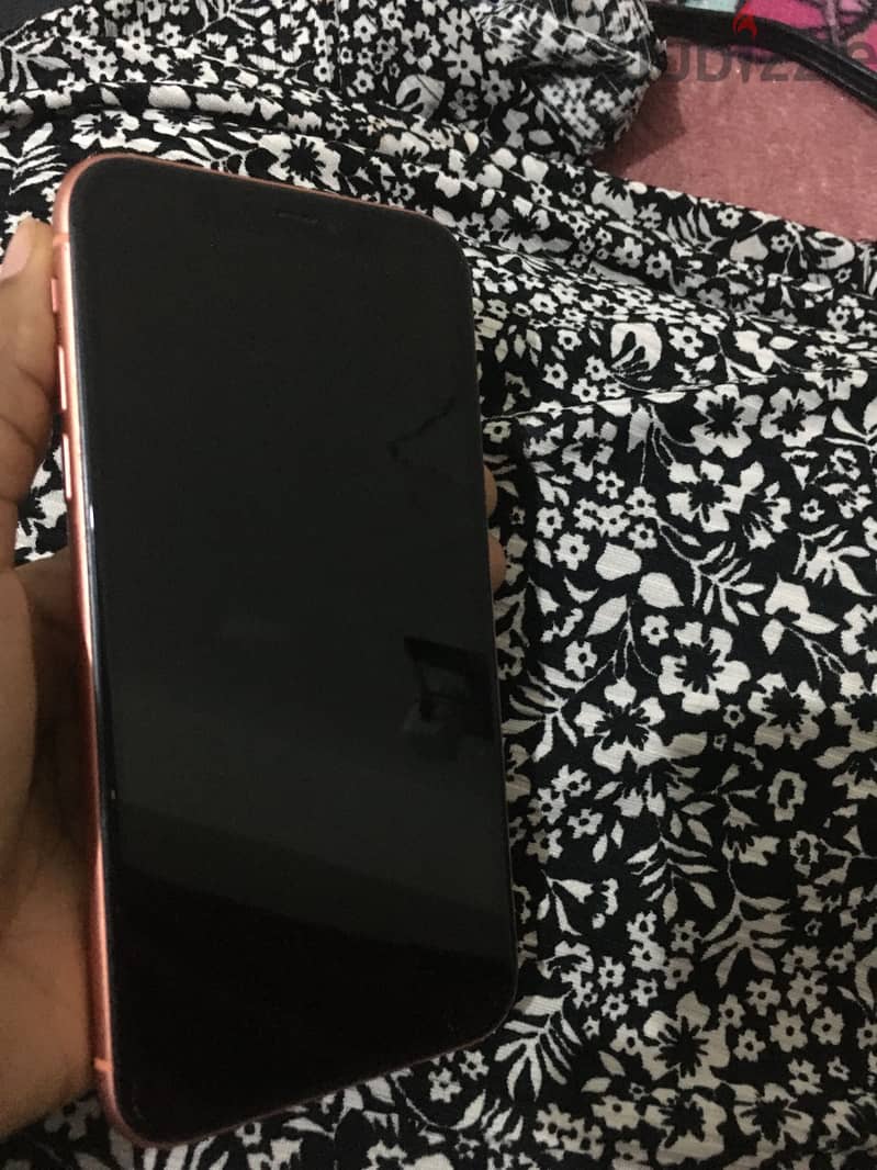 Apple - iPhone XR 1