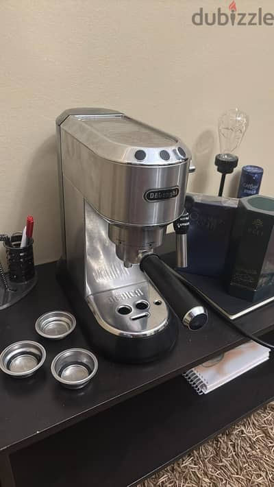 مكنه قهوه Delonghi Dedica Style Espresso Coffee Machine - EC685