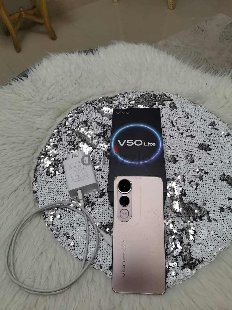 Vivo V50 4