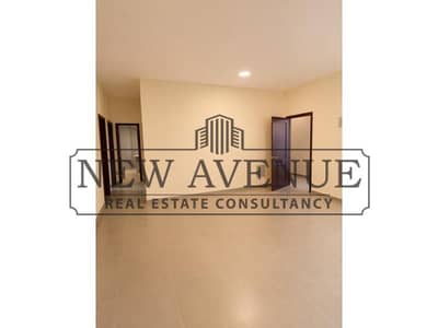 شاليه مميز للبيع في Direction White الساحل الشمالي – أول مصطبة Sea View مباشر وموقع مميز جدًا