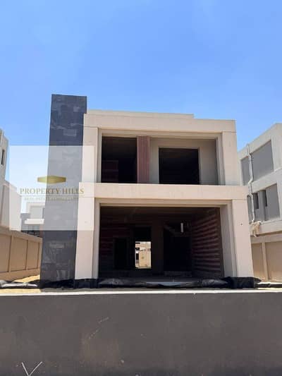 Villa for sale in the Patio Town, fully finished, next to AUC, overlooking swimming pools in the Fifth Settlement