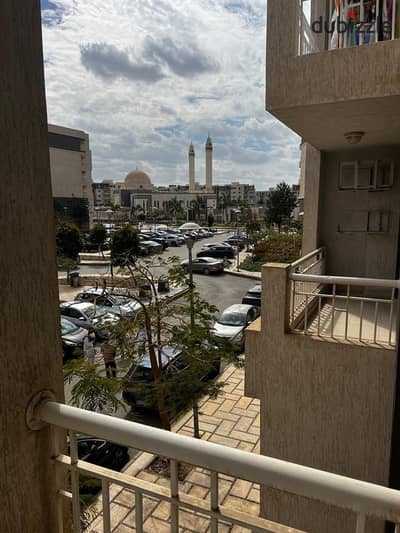 للبيع شقة مميزة بالفرش لقطة – مدينتي B10 قصاد المسجد والخدمات