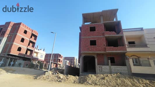  بيت كامل ناصية وواجهة بحري | دقائق من الـLRT | خطوات من الجامع والكنيسة | فرصة سكن مميزة