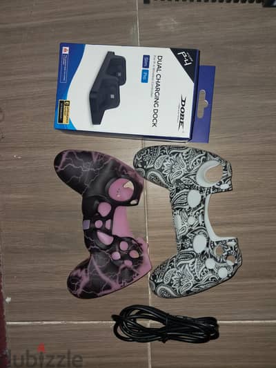 قاعدة شحن مزدوجة لجهاز PS4 Pro وSlim و جرابين لي بلستاشن