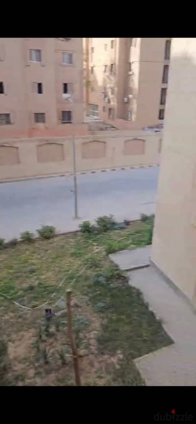 شقه جاهزه على السكن دور تانى فيو مفتوح خالصه كل شىء وعدادات