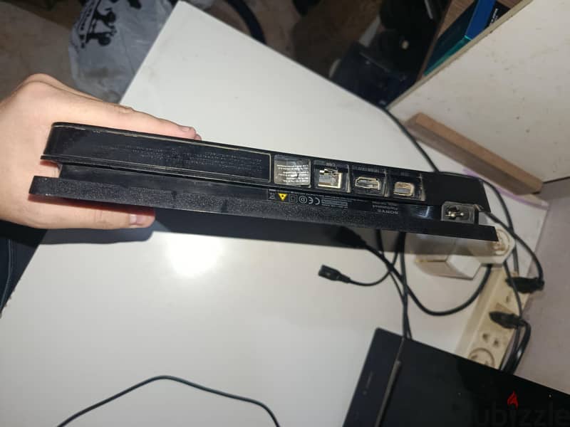 PS4 Slim 500GB 4