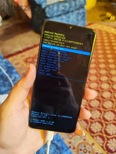 Samsung A20 واقف ع الشعار