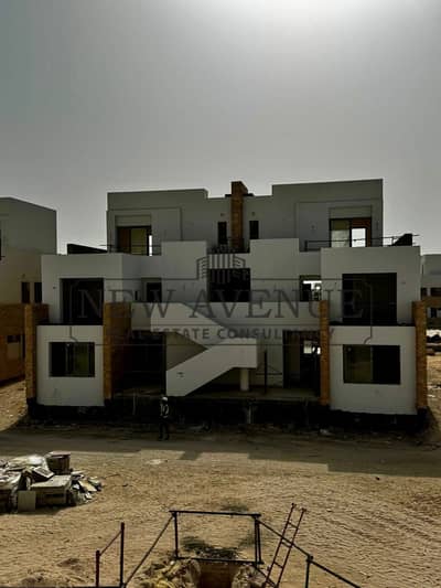 شاليه علوى متشطب بالكامل للبيع فى سيلفر ساندس الساحل الشمالى Silver sands North Coast فى موقع متميز فيو علي البحر و بحري الاستلام 2027