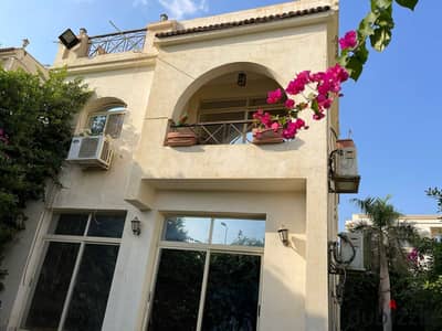 Twin house villa for sale, 330 sq m, Hadayeaek Al Mohandseen compound, super lux finish, 7-year payment plan, prime location.