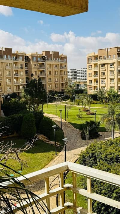 شقة مفروشة للايجار فى مدينتى B11 موقع مميز بالقرب من الخدمات