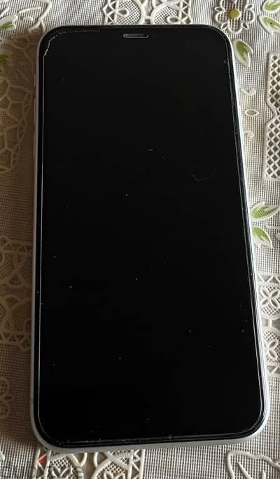 iPhone 11 أبيض  — حالة ممتازة جدًا