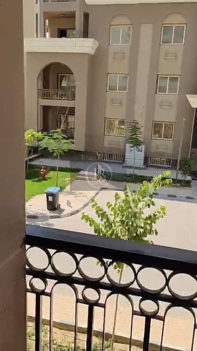للايجار بكمبوند تاون ريزيدنس قضاه مجلس الدوله التجمع الخامس على شارع التسعين الجنوبى و أمام هايد بارك