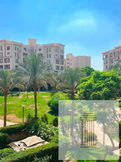 For those seeking a more exclusive and distinguished residence, a 175m² apartment is for sale with hotel-style finishes in a prestigious area with a c