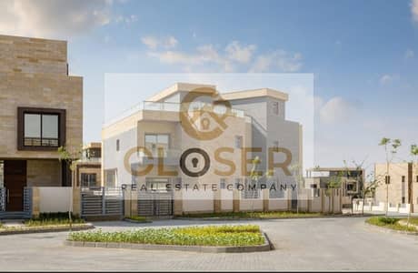 اخر تاون هاوس للبيع بجوار CFC بفيو مميز علي Landscape & Lake بمقدم مليون