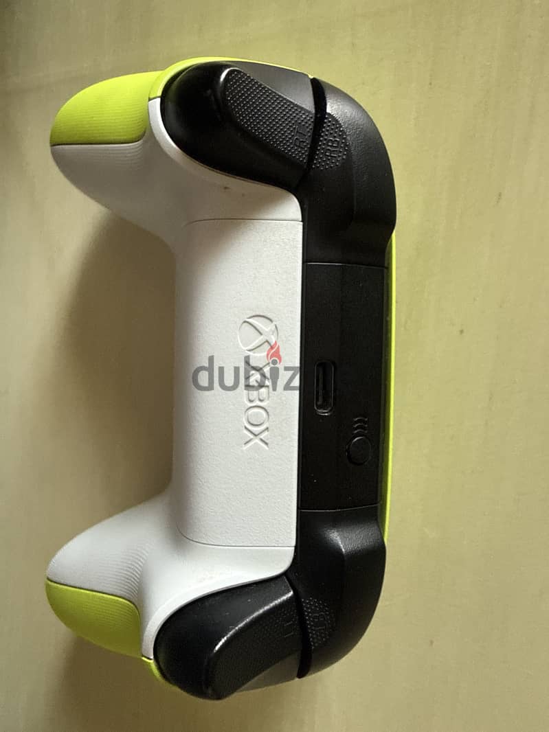 Xbox x series neon controller 3