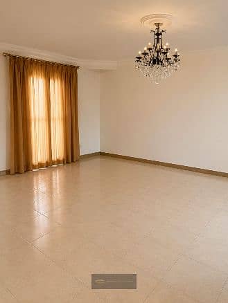 للبيع شقة مميزة في الحي الحادي عشر – الشيخ زايد – تشطيب سوبر لوكس موقع مميز و قريب من جميع الخدملت
