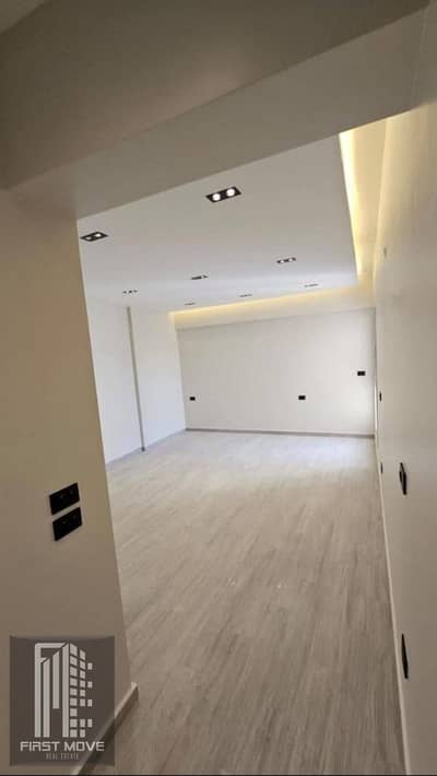 The best housing opportunity in front of Al-Rehab, Jaiid Compound, apartment for sale ready for immediate residence, facing the eastern market with the most beautiful view in the compound, 3 fully north-facing rooms, exceptional floor.