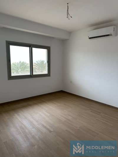 شقة 224م 3غرف متشطبة بالكامل بالتكيفات استلام فوري اب تاون كايرو المقطم Up Town Cairo