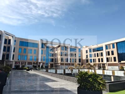 للايجارمكتب اداري مفروش 1,035 متر استلام فوري في نيو كايرو التجمع الخامس قرب الجامعة الأمريكية(AUC) اوبن فيو مميز new cairo