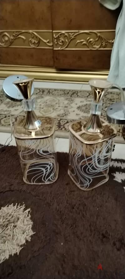 نجفه ٥ دراع مدهب كريستال ومعاها ٢ نجفه مدهب لمبه واحده