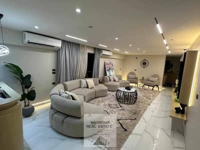 شقة فاخرة للبيع بشارع أبو بكر الصديق الرئيسي – 240م – أول سكن – فرش كامل – عمارة 2024 – حصة جراج