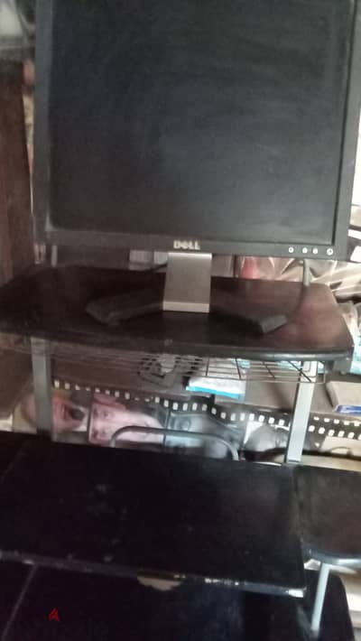 شاشه كمبيوتر مستعمل ب750 جنيه ممتازه