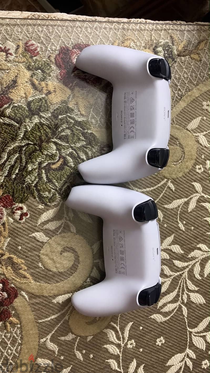 Ps5 2 controllers 1