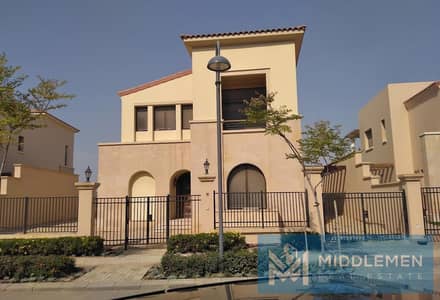 ستاندالون 305م على مساحة ارض 500م متشطب بالكامل بالمطبخ والتكيفات والدريسنج موقع مميز جدا بحري في اب تاون كايرو المقطم Up Town Cairo Mokattam