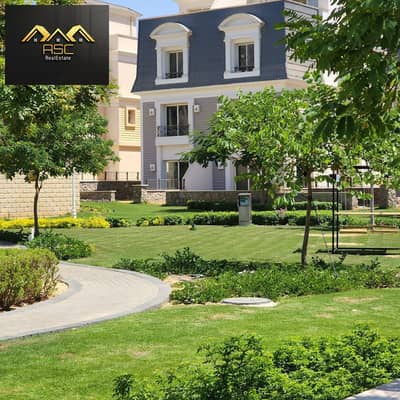 penthouse for sale in Mountain View Chillout Park. Super-luxuriously finished and ready for immediate move-in. Features a prime location and an open,