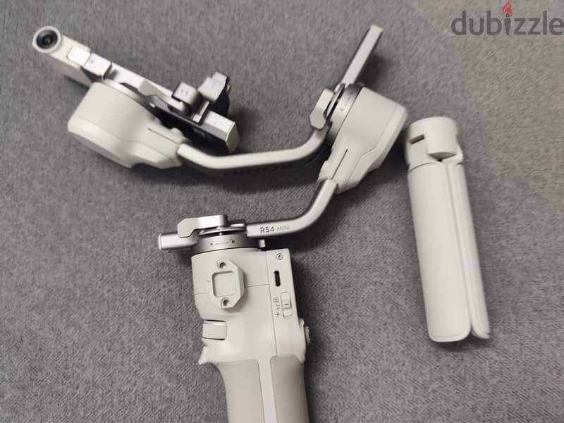 DJI RS 4 Mini gimbal with tracking 2