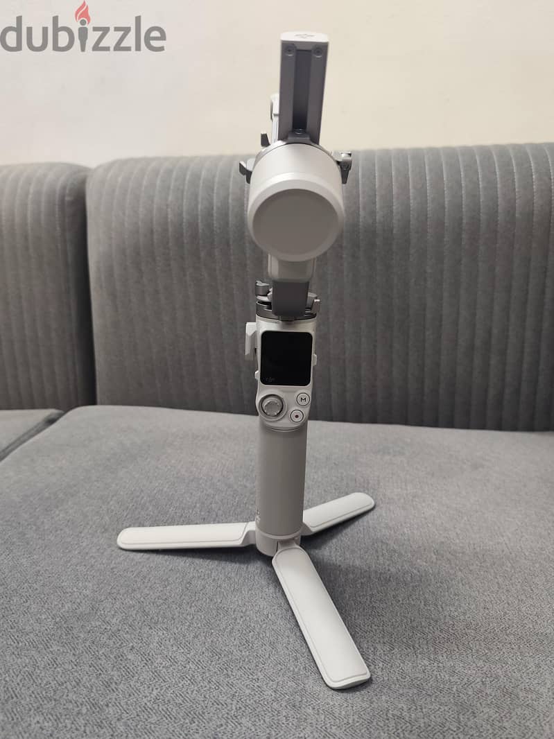 DJI RS 4 Mini gimbal with tracking 3