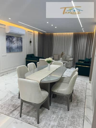 Furnished apartment for rent in Madinaty (B6): 124 sqm, 3 rooms (2 bedrooms + living room), 2 bathrooms. Ultra-super-lux finish with hotel-style furni