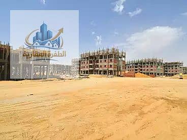 ارض ناصية ممر للبيع بشمال الرحاب فيو جاردن امام السوق الشرقي