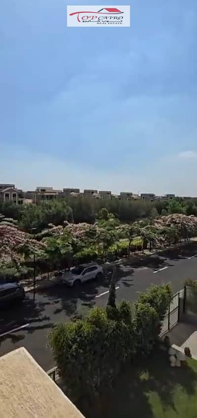 فيلا للبيع بمدينتي نموذج i  مودرن تشطيبات اللتر سوبر لوكس ومميزه جدا البيع بالتكيفات فيو مميز جدا علي مجري السيل