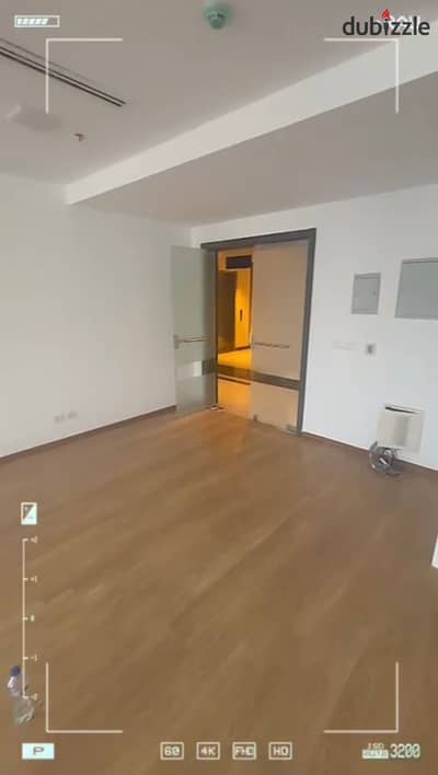 Office for rent in Hyde Park Business District, furnished and ready