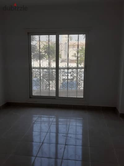 شقة للبيع 122 متر بجوار السوق الشرقي والايست كورت وبوابة 23 والخدمات في المرحلة التامنة الرحاب 2 Al Rehab 2