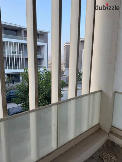 شقة للبيع في كمبوند جولز بفيو علي الأهرامات مباشرة بالقرب من نيو جيزة وبيراميدز هيلز