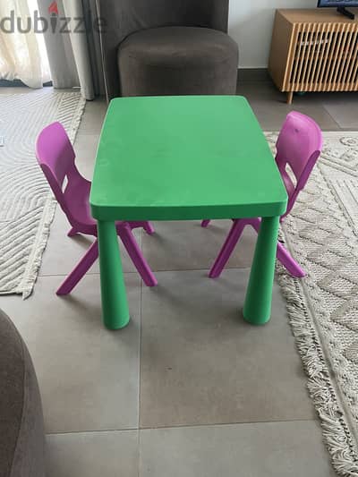 Kids table + chairs