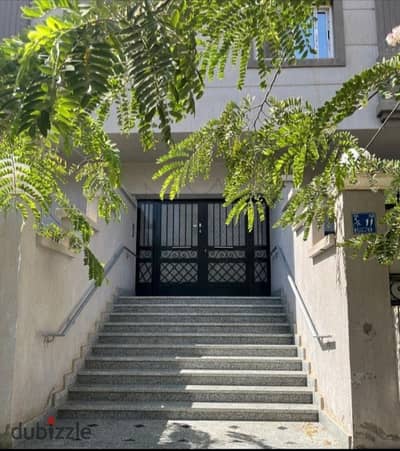 Apartment with a fully air-conditioned kitchen overlooking the main street