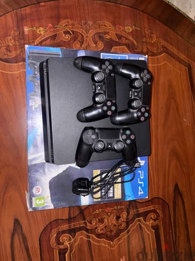 PS4 2 controllers