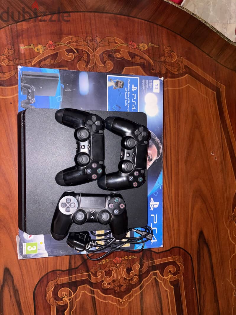 PS4 2 controllers 1