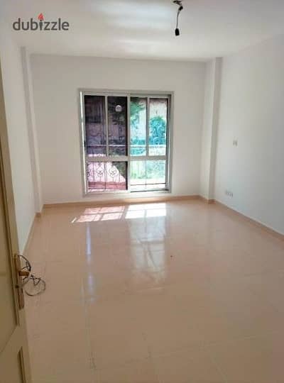 Apartment for sale in Al Rehab City, 119 sq m, prime location near services and the Eastern Market. Kitchen included.