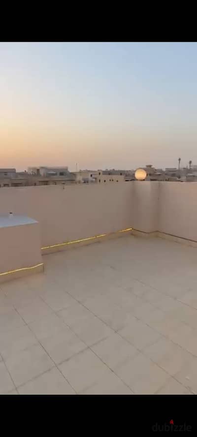 شقة للبيع 210م بالبنفسج 10 فيلات دور ثالث فيو جاردن خطوات للتسعين الشمالي والرحاب 3 نوم منهم ماستر و2 حمام ورسبشن 3 قطع وتراس ونموذج 10