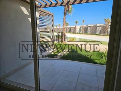 شاليه أرضي للبيع بكابينة على اللاجون استلام فوري في هاسيندا ويست راس الحكمة Hacienda West Ras Al Hekma North Coast