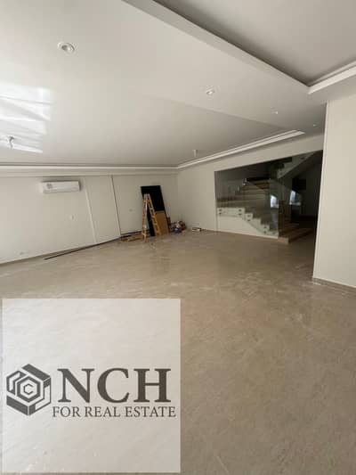 # دوبلكس بحديقة للإيجار في Hyde Park  للإيجار دوبلكس مميز **بحديقة خاصة** داخل **Hyde Park New Cairo**، يتمتع بمساحة واسعة وتصميم عملي يوفر الراحة