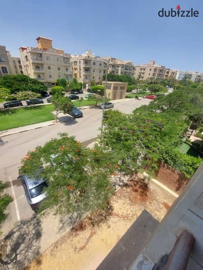 شقة للايجار ١٩٤متر بكمبوند بيفرلى هيلز فيو لاند سكيب بالمطبخ تانى بلكونة