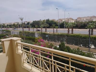 Apartment in Opera Compound, first floor, for rent, 160m net, Sheikh Zayed, Opera City Compound, first floor, outstanding external view, 3 bedrooms, 2 bathrooms, modern finishing, the apartment has a kitchen, heater, and 2 air conditioners in the rooms.