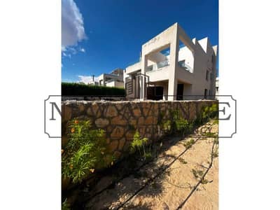 شاليه جونيوربحري أرضي استلام فوري للبيع في Hacienda Bay Sidi Abdel Rahman بموقع مميز بفيو حمام السباحة