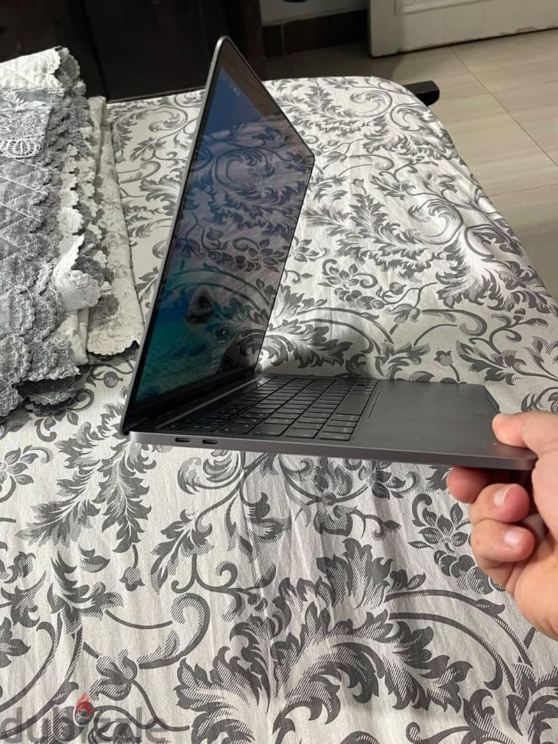 MacBook Pro 13-inch (2020) 3